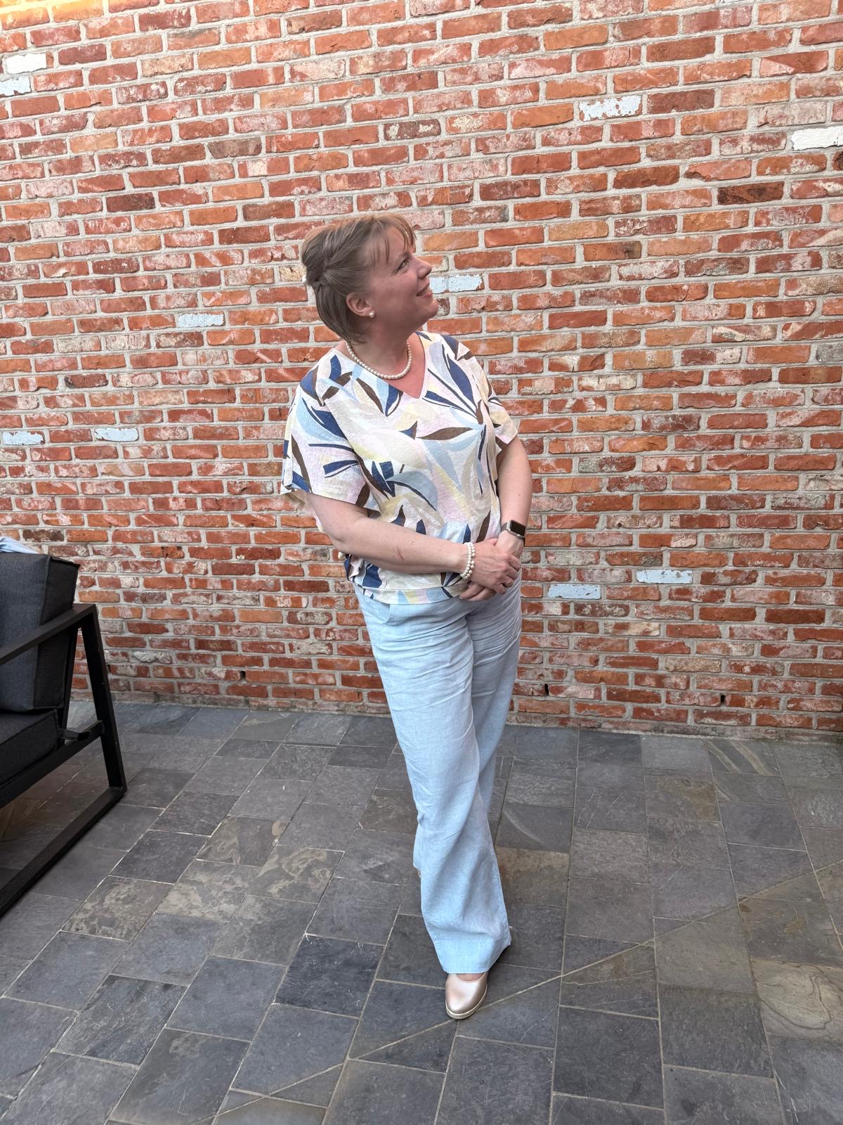 Debbie buiten bij Débeauty in Baasrode.