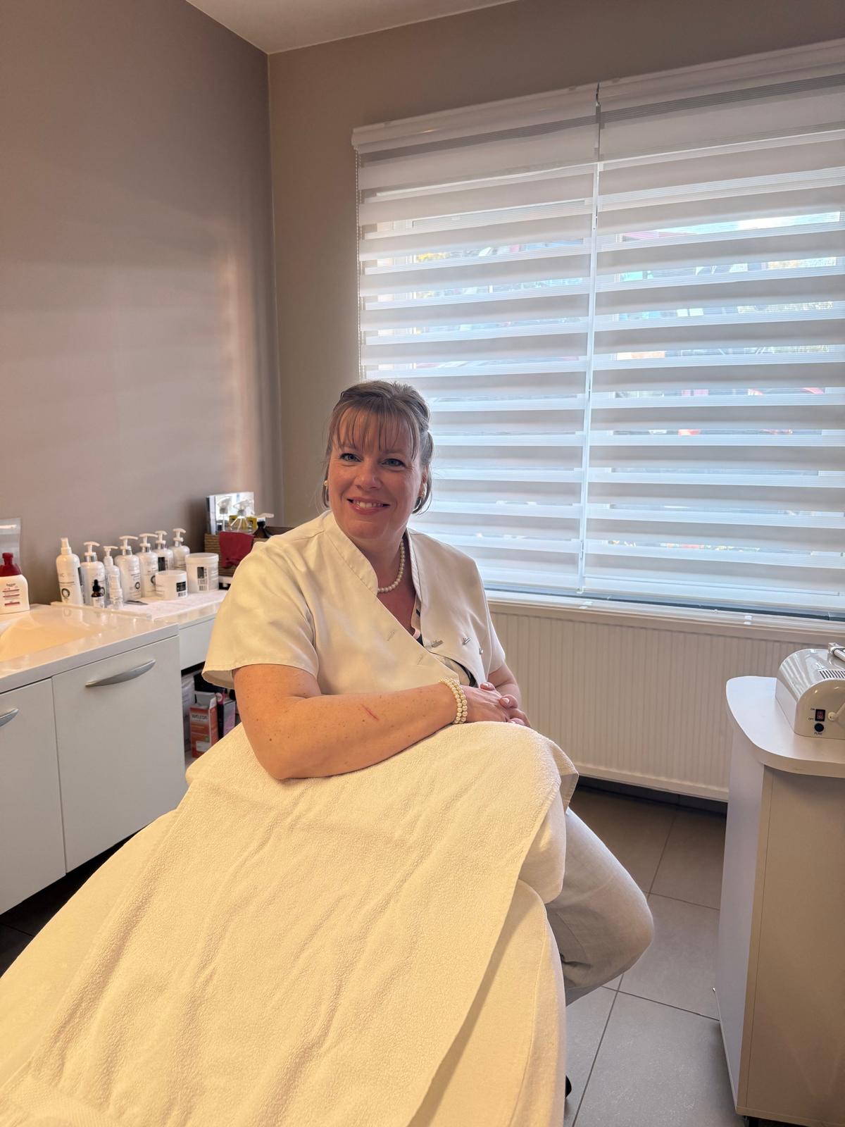 Debbie in de schoonheidssalon bij Débeauty.